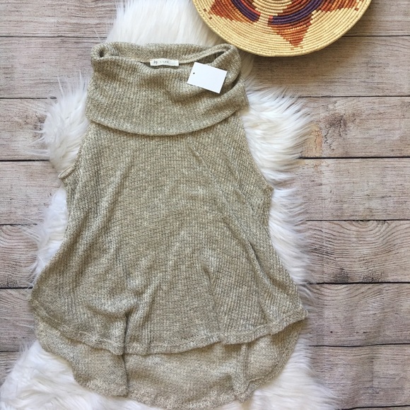 Lush Tops - ⬇️$40 Lush sleeveless top | M